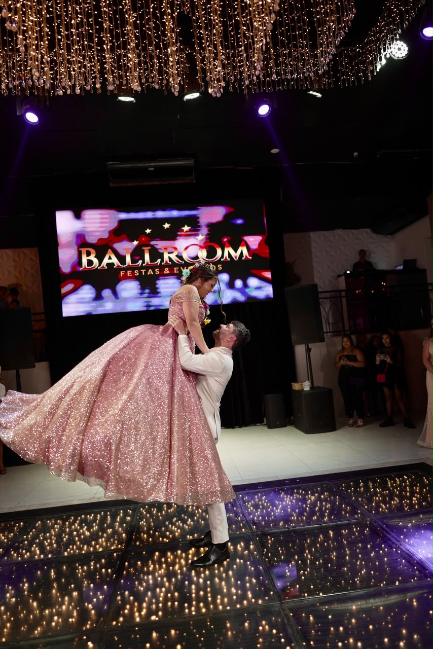 Momento coreografado em festa de 15 anos